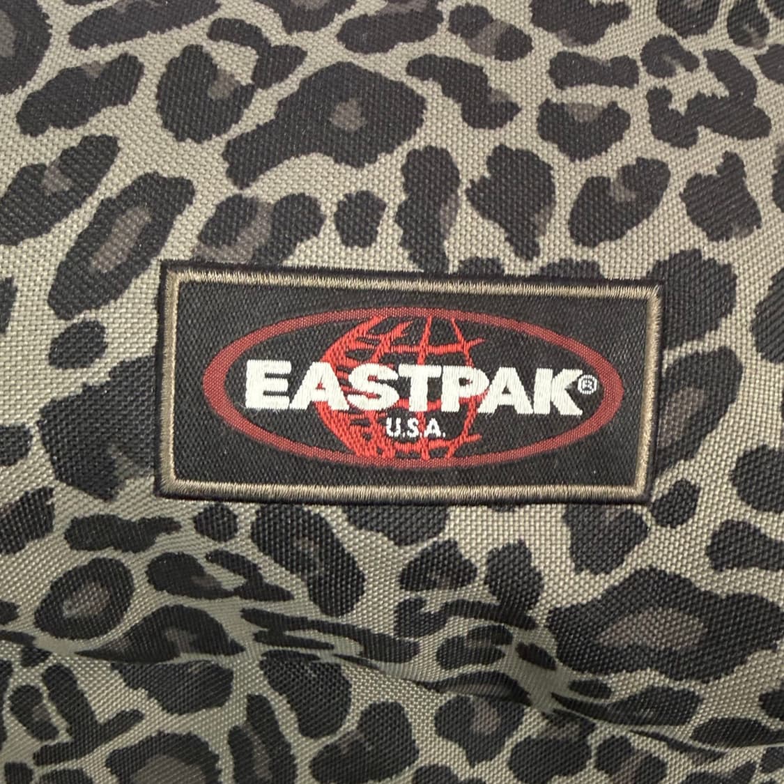 Eastpak 이스트팩 레오파드 호피 백팩 상품이미지8