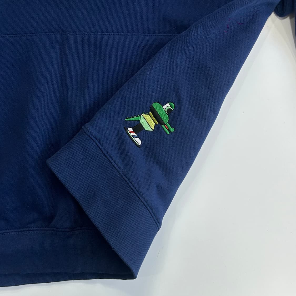 Lacoste 라코스테 그래픽 자수 로고 블루 후드티 상품이미지7