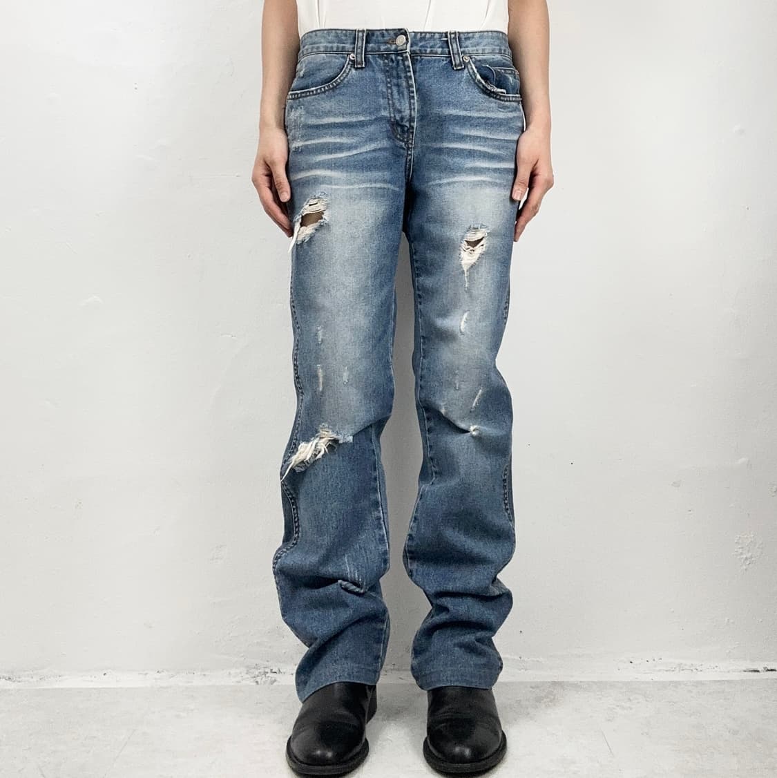 Distressed Bootcut Denim Jeans  상품이미지1