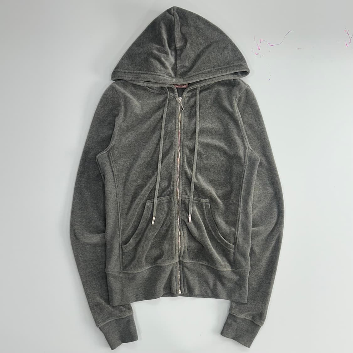 Juicy Coutrue 쥬시꾸뛰르 그레이 벨벳 백포인트 큐빅 후드집업 상품이미지3