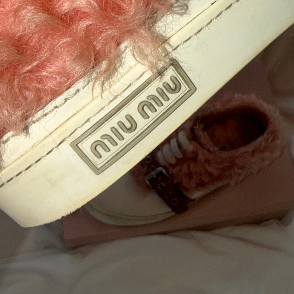 🎀Pink!) 미우미우 핑크 퍼 버클 스니커즈 (36) 상품이미지7