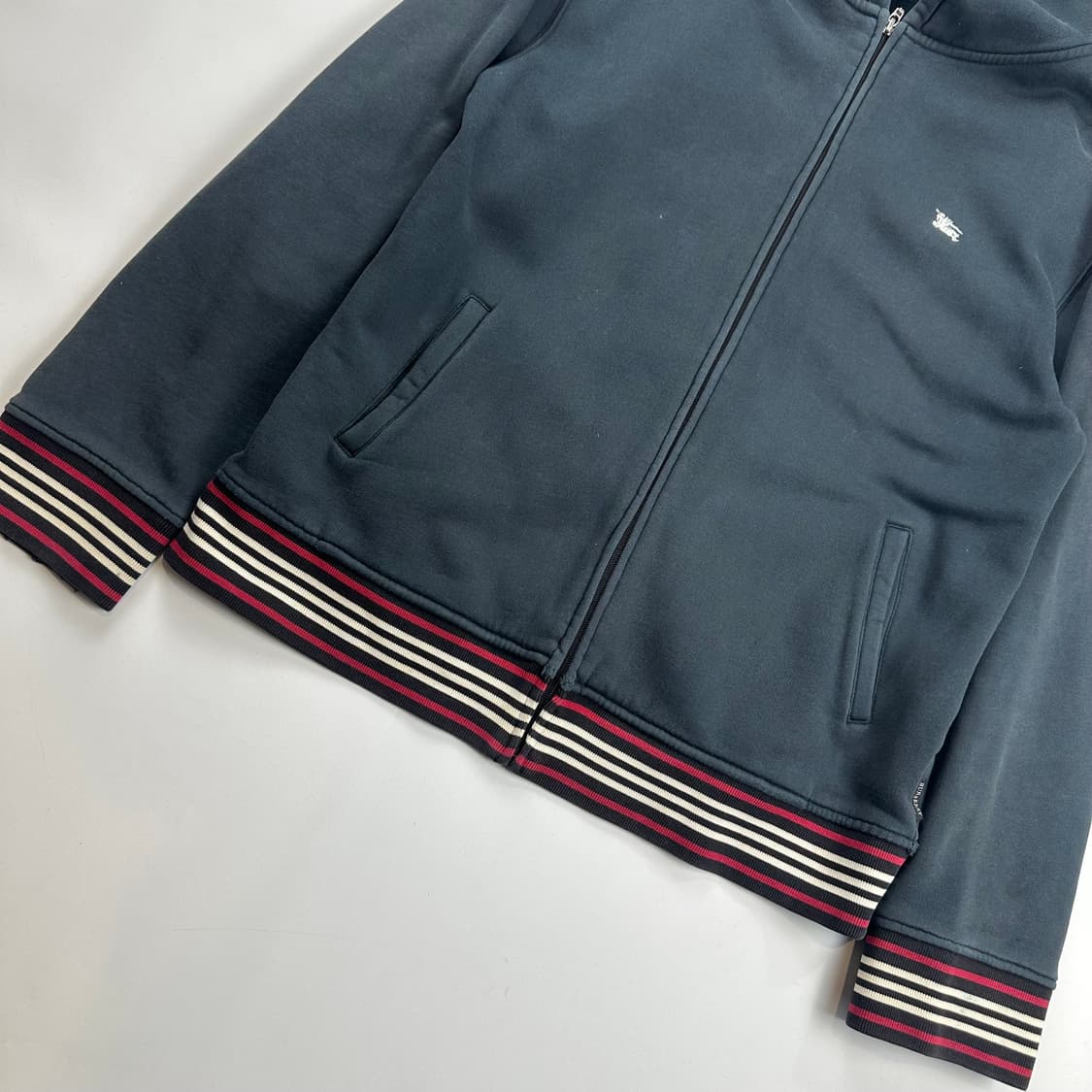 버버리 블랙라벨 자수 후드집업 상품이미지3