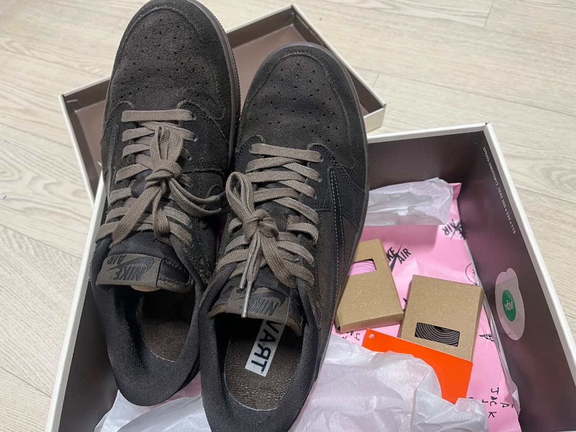 나이키 조던1 트래비스스캇 벨벳브라운 270 상태 굿(크림발) 상품이미지1