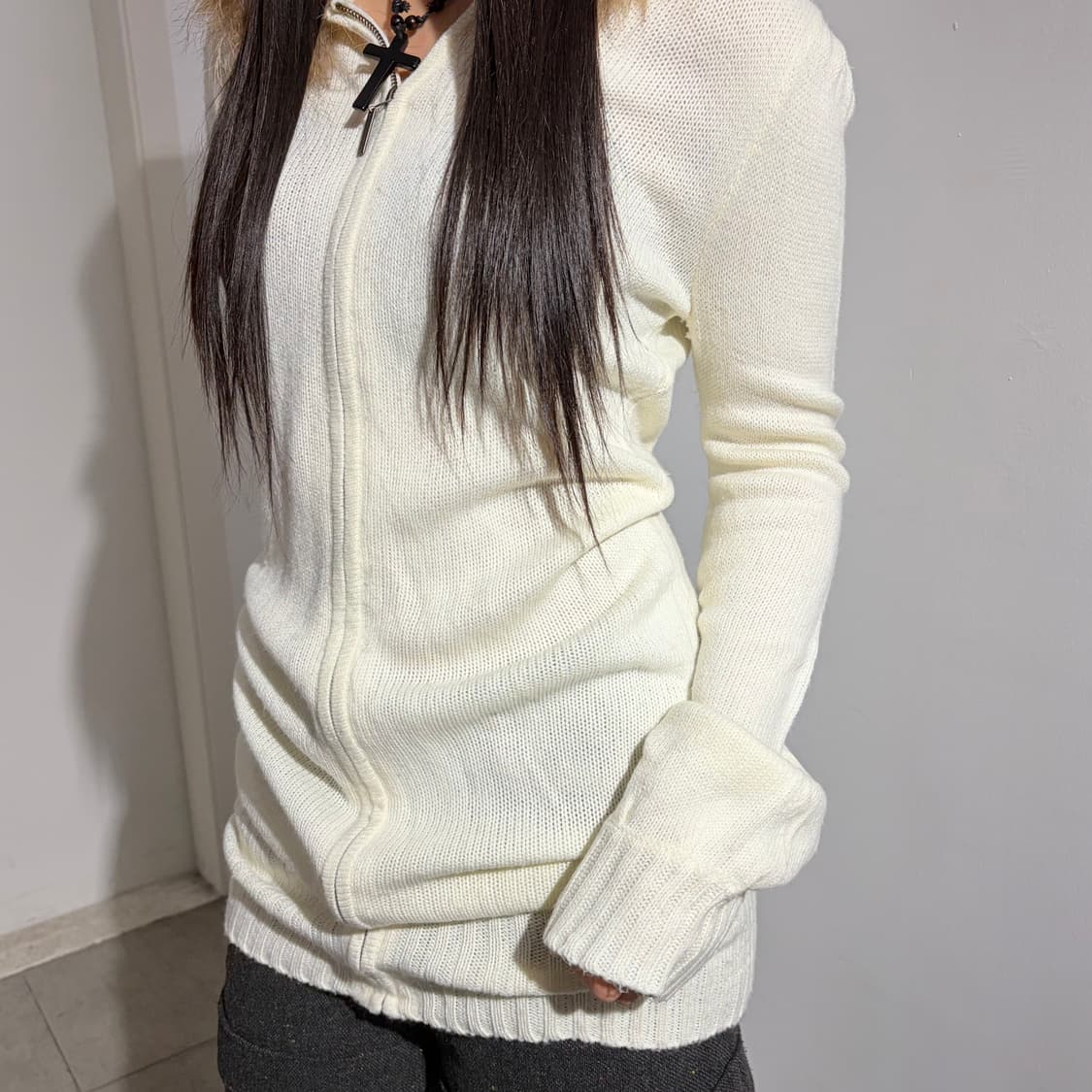 Cecil Mcbee 화이트 퍼 후드 니트 원피스  상품이미지3