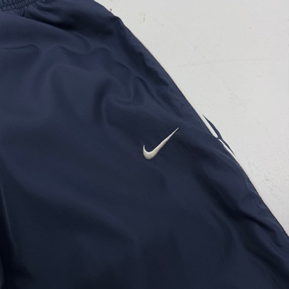나이키 90s 스우시 올드스쿨 와이드 바람막이 트랙팬츠 상품이미지3
