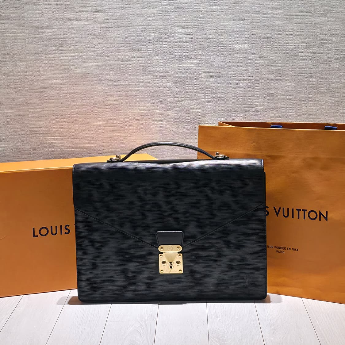 루이비통 에삐 에피 레더 세르비엣 콘세이에 서류가방 브리프케이스 상품이미지1