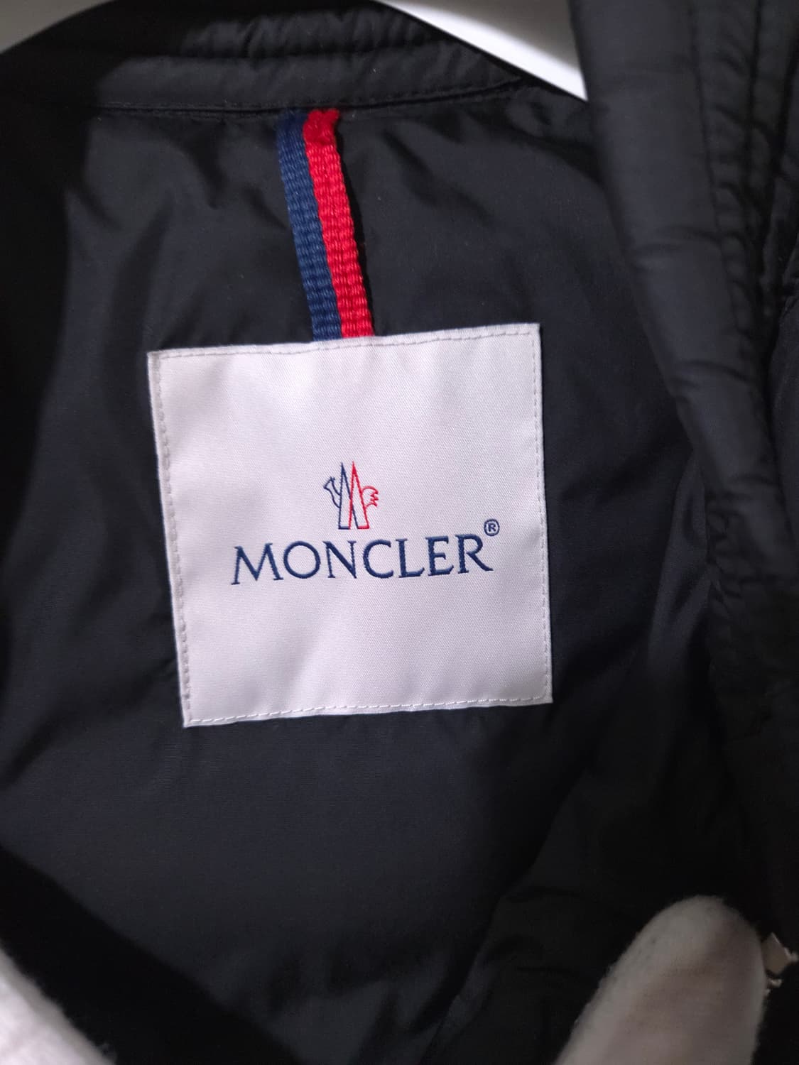 [새상품급, 2Size] 몽클레어 아미오트 숏 다운 패딩  상품이미지2