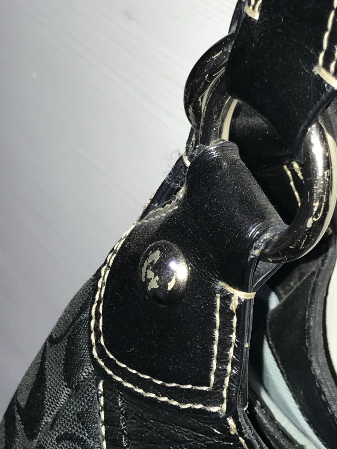 코치 빈티지 버클 숄더백 네이비 색상 상품이미지3