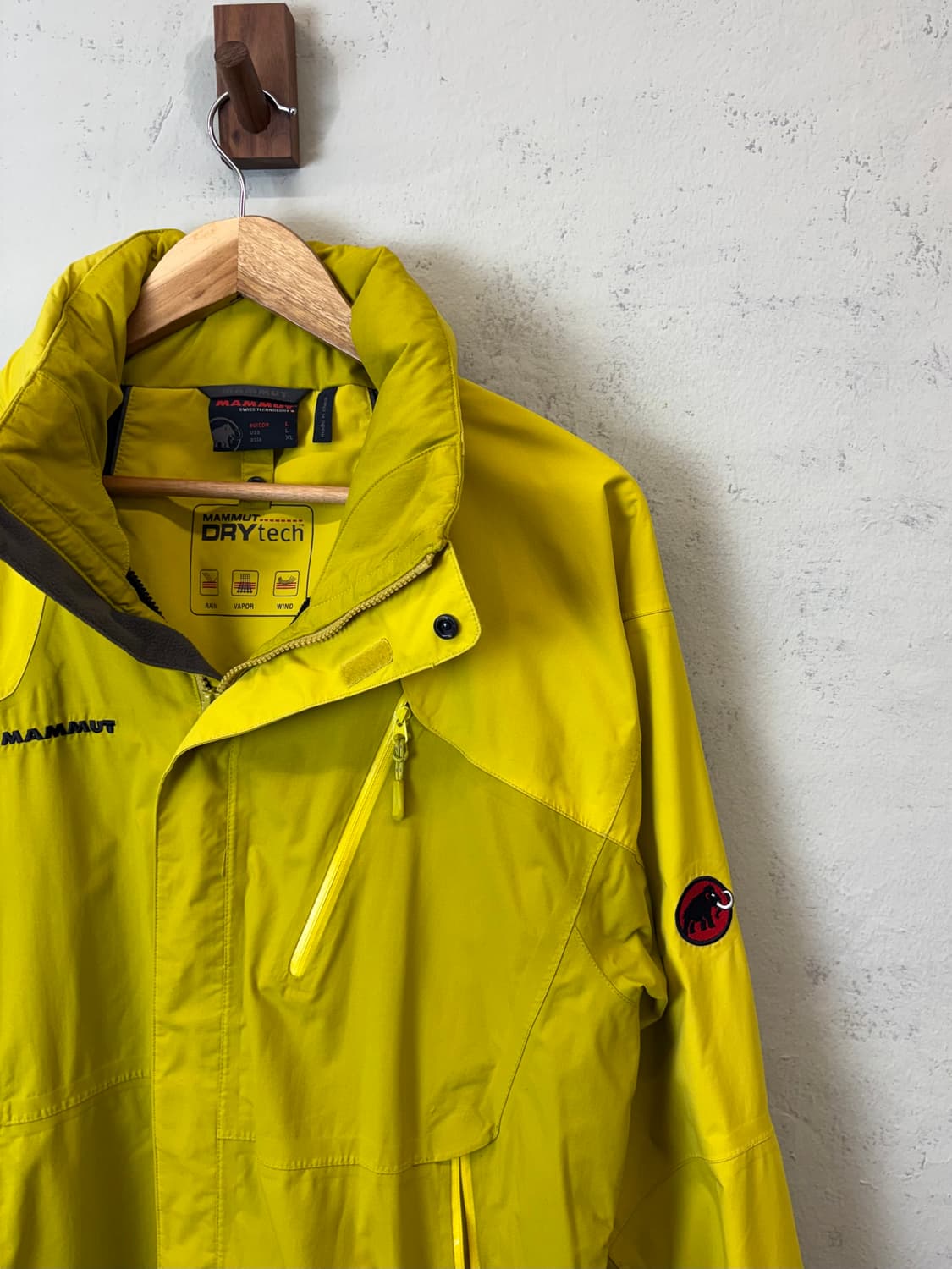 마무트 드라이테크 옐로우 바람막이 자켓 상품이미지3