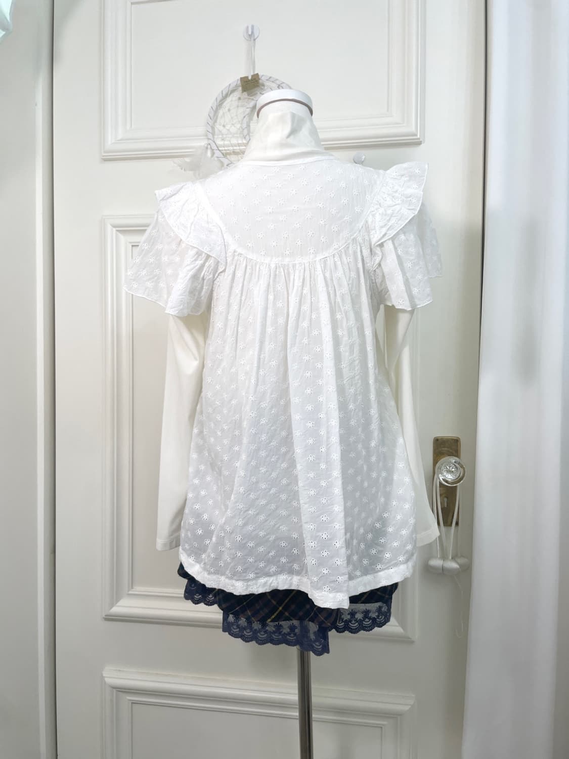 white turtle-neck cool top&white bow poi 상품이미지3