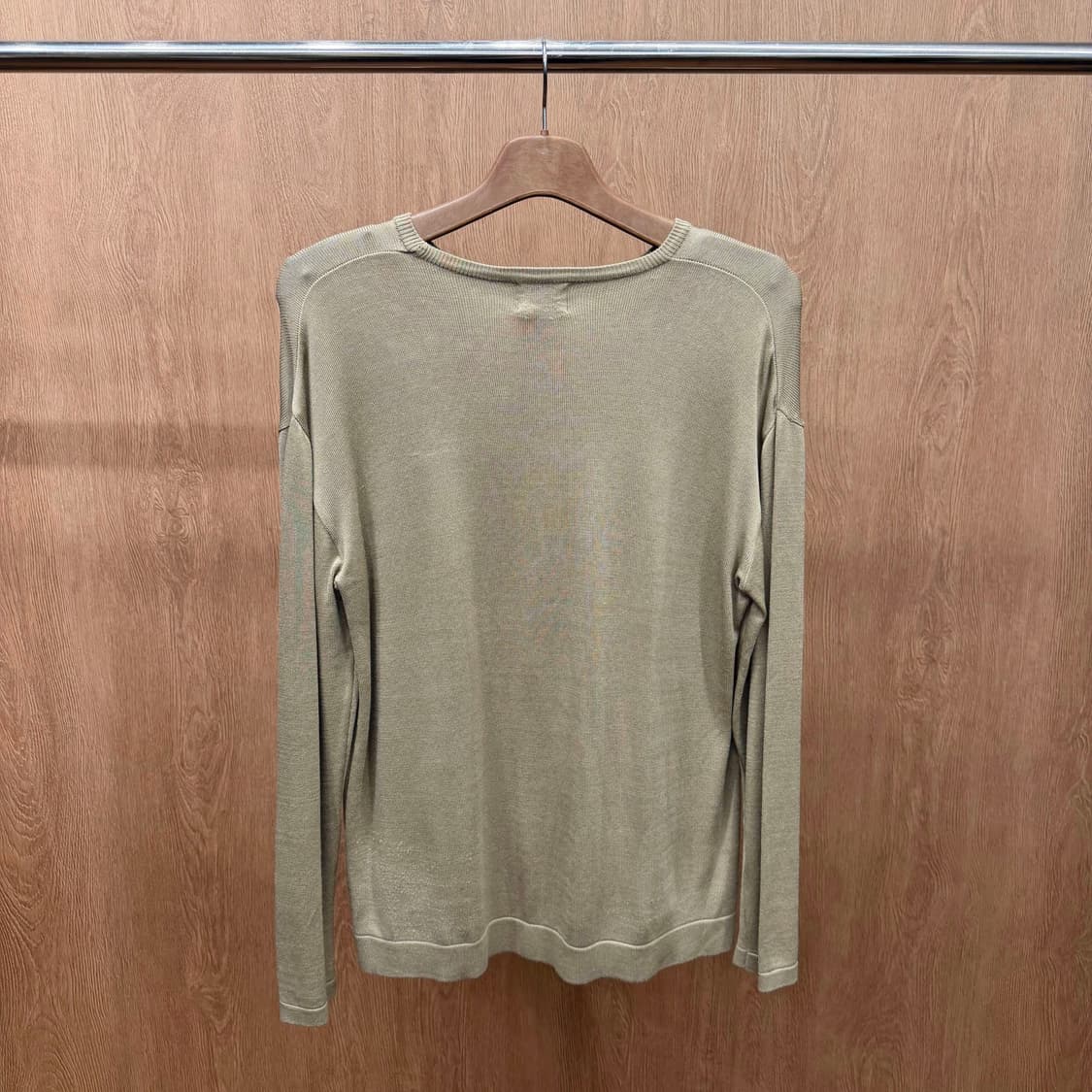 아르마니 꼴레지오니 라운드넥 니트 사이드 슬릿 디테일 레귤러핏 베이지 상품이미지3