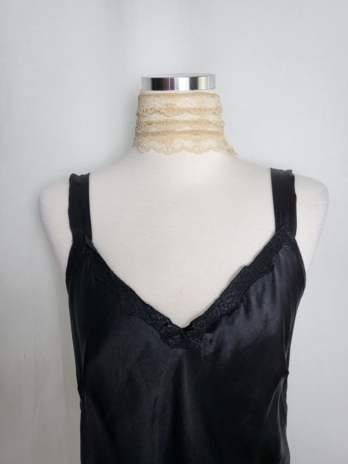 빈티지 블랙 새틴 자수레이스 슬립 나시 탑 상품이미지2