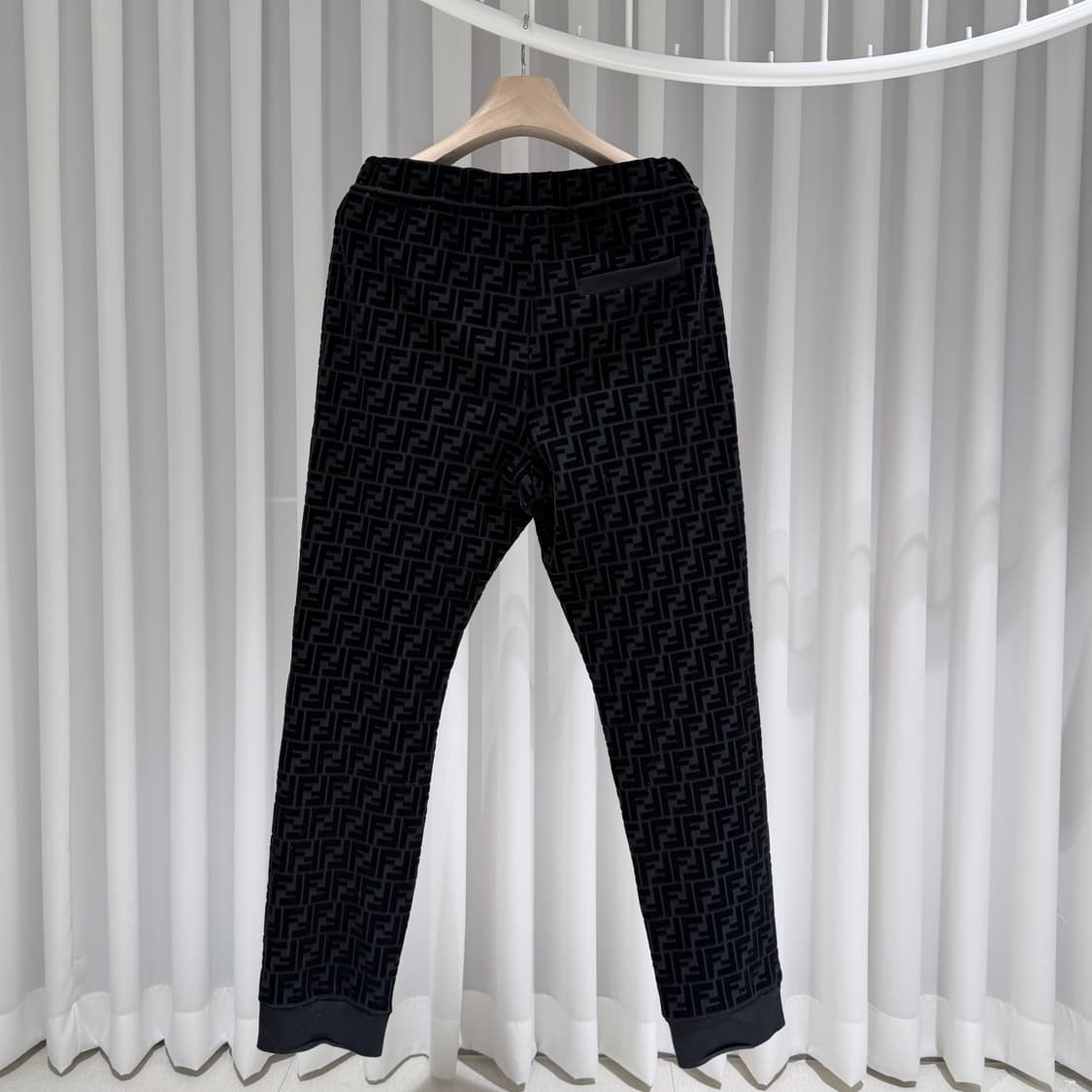 48 / 펜디 FF모노그램 블랙 조거팬츠 상품이미지4