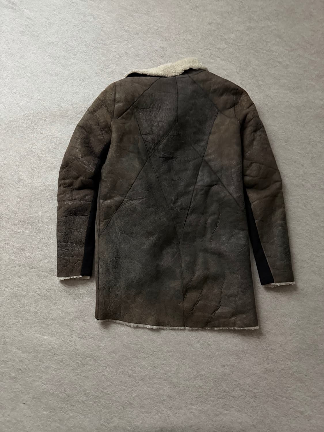 헬무트랭 비대칭 실루엣 램스킨 무스탕 상품이미지3