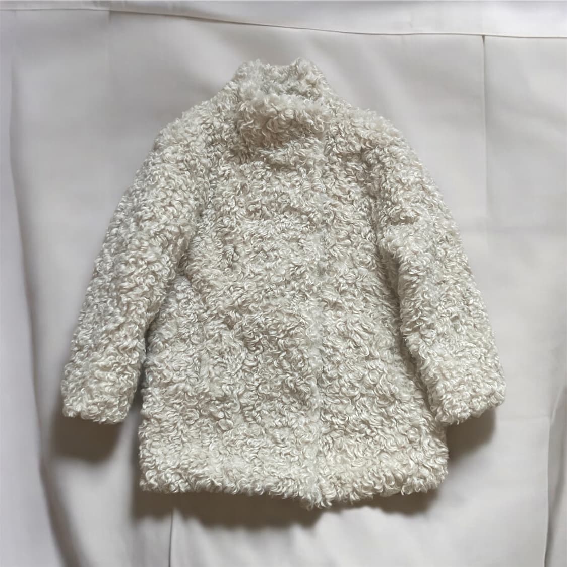 로우타이드 컬리 퍼 코트 베이지 상품이미지4