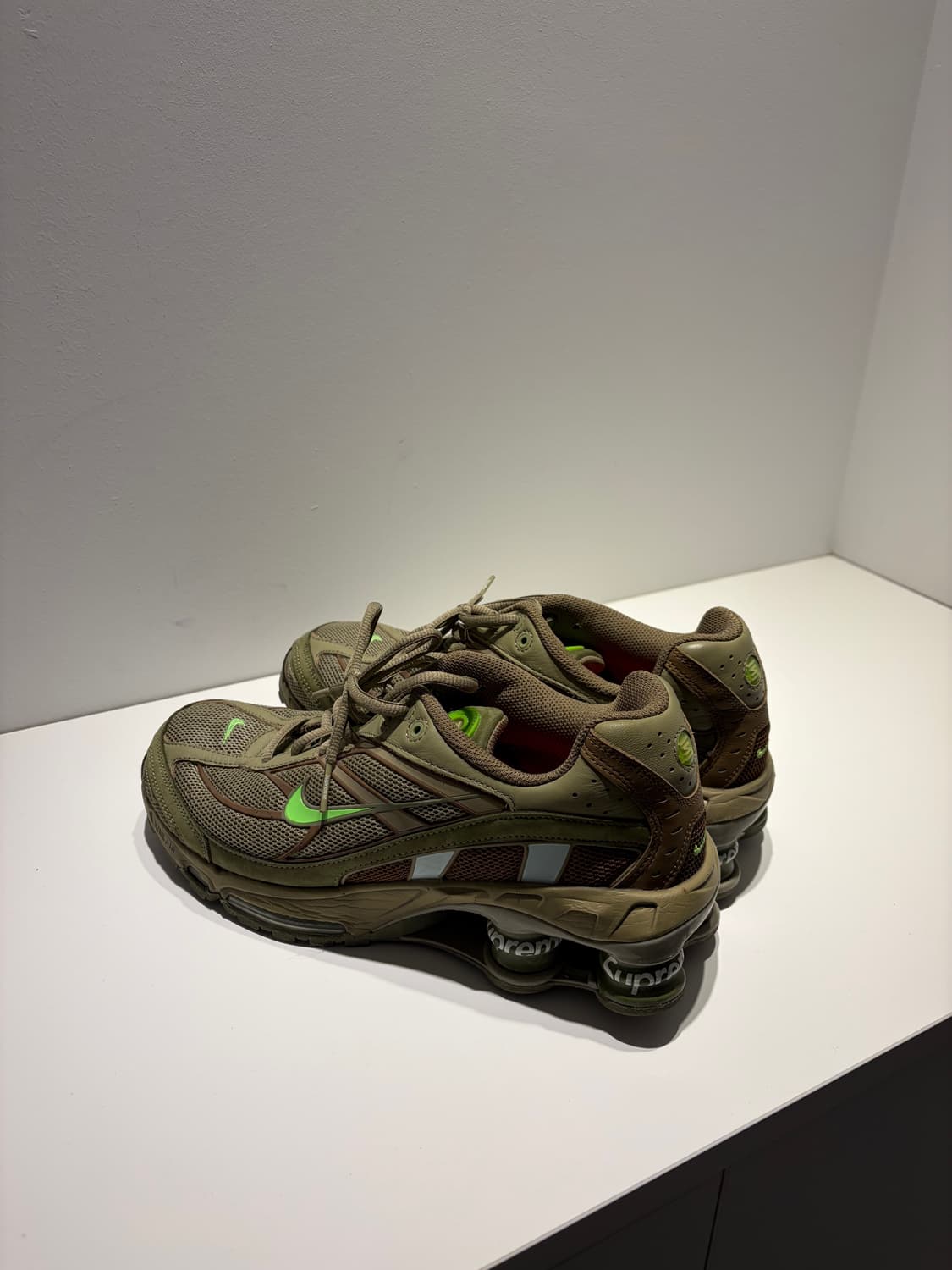 슈프림 나이키 샥스 올리브 260 팝니다 상품이미지1