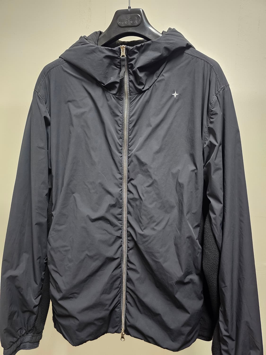 스톤아일랜드 스텔리나 컴포트 테크 폴라텍 후드 자켓 상품이미지1