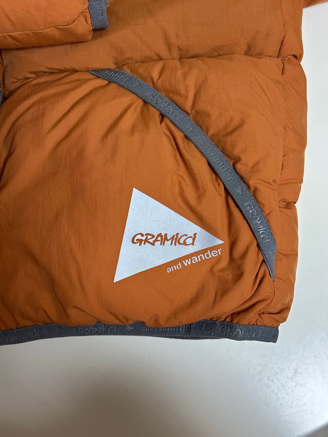 앤드원더X그라미치 오렌지 다운자켓 상품이미지2