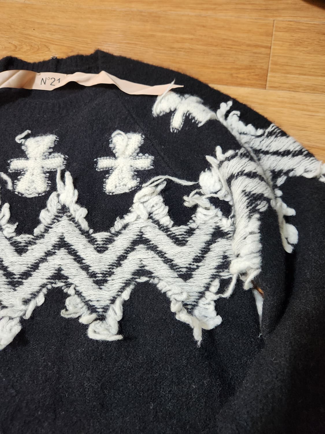 N21 블랙 패턴 니트 스웨터 상품이미지2