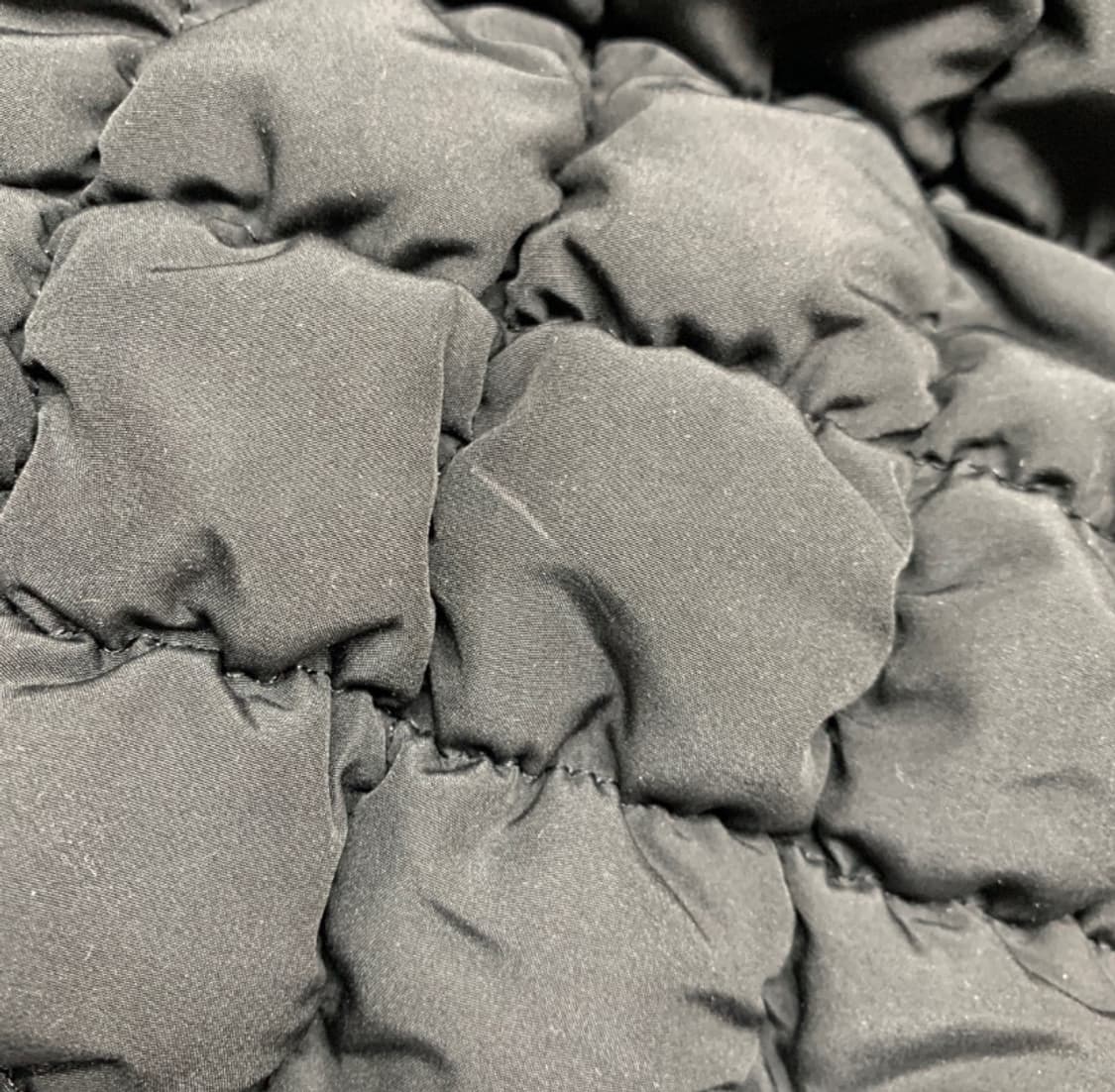 택O) 코스 cos 퀄티드 오버사이즈 구름백 블랙 상품이미지4