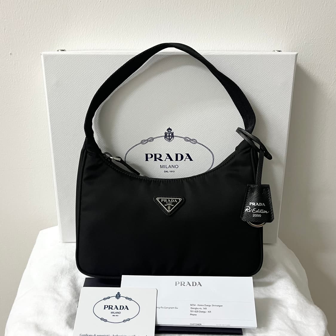 [S급/풀박스] 프라다 2000 리에디션 테수토 호보백 가방 블랙 상품이미지1