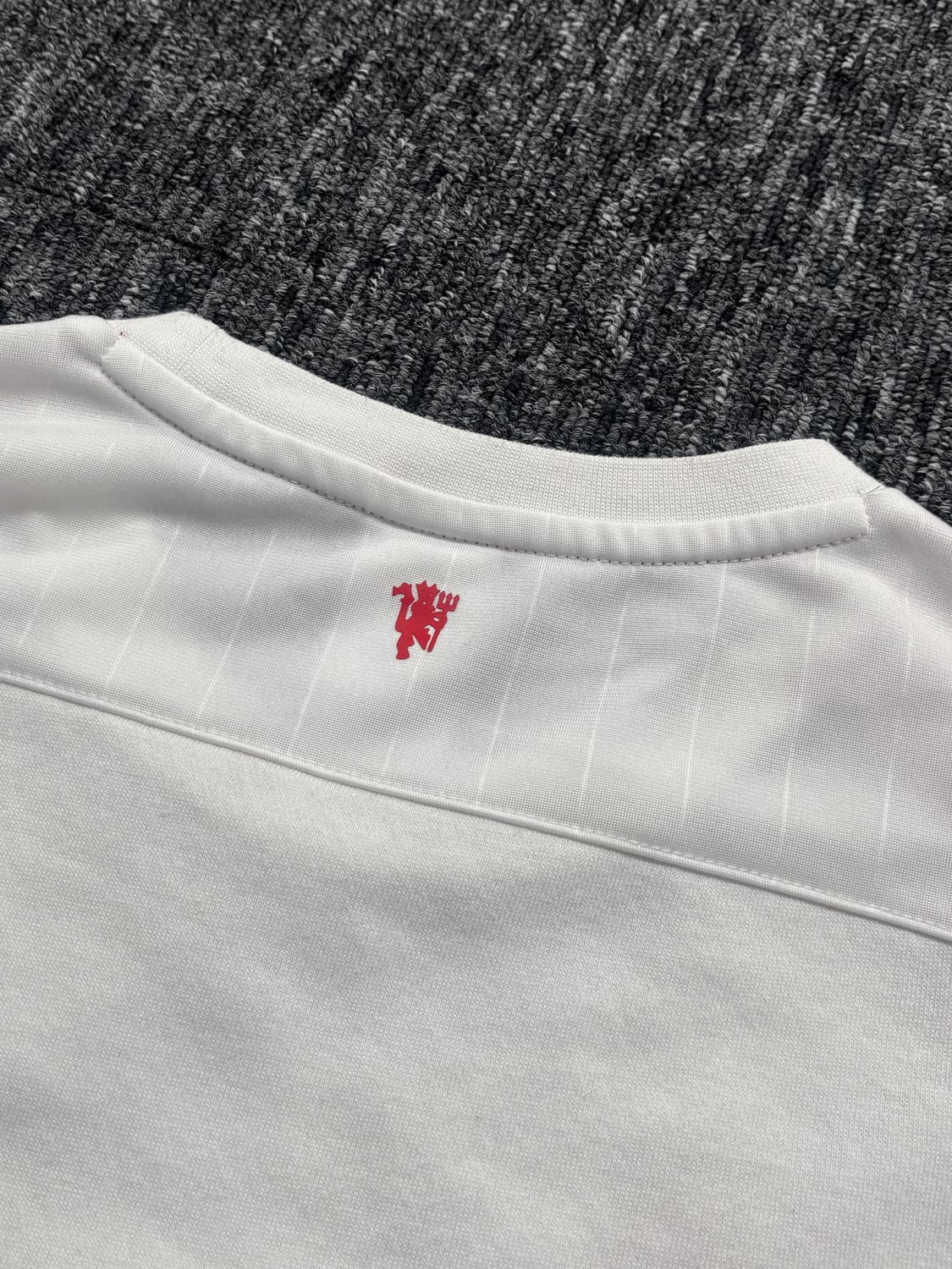 아디다스 15-16 맨체스터 유나이티드 화이트 맨투맨 상품이미지6