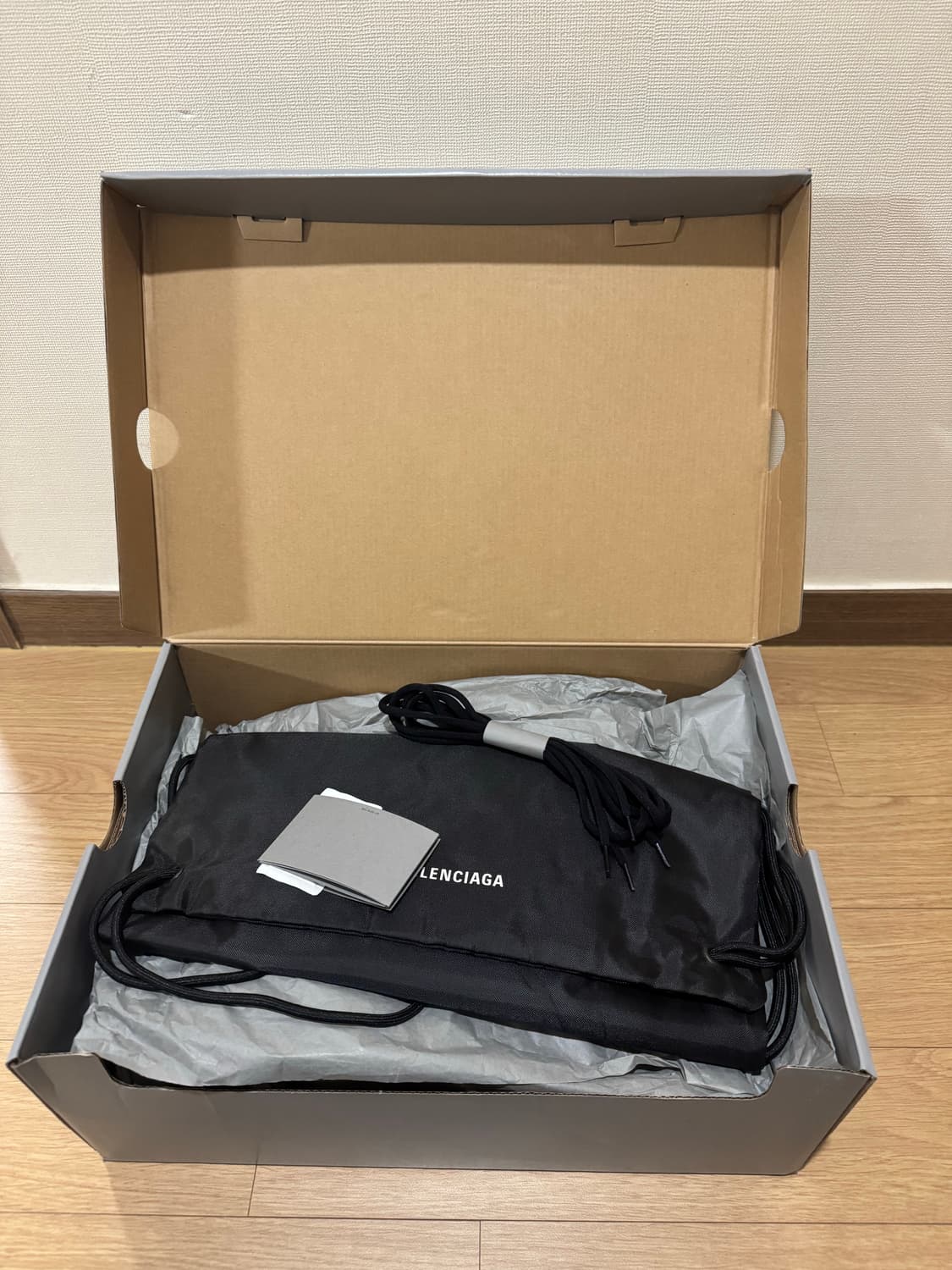 발렌시아가 엑스팬더(X-Pander) 스니커즈 화이트 상품이미지3