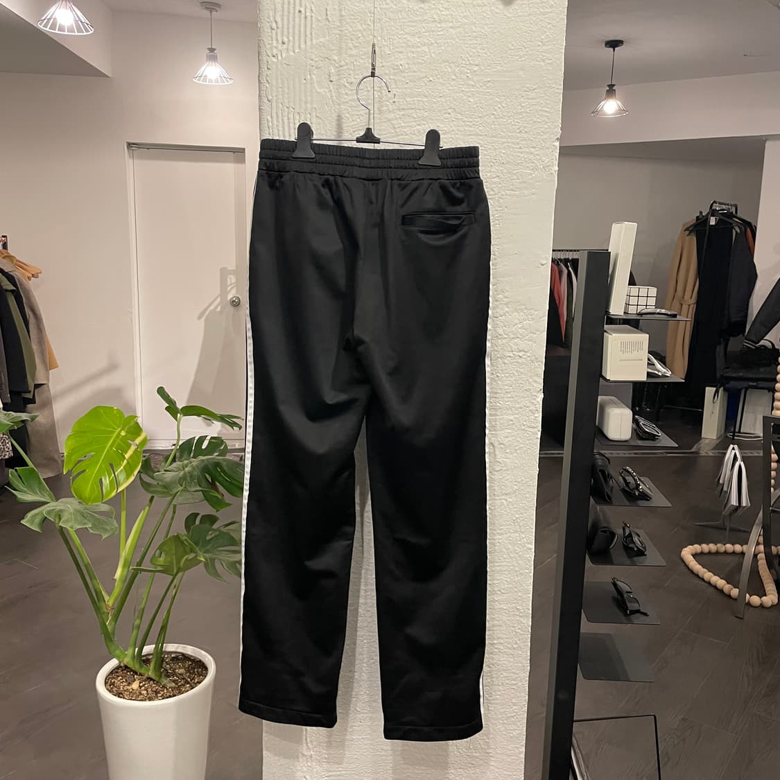 팔라스 x 아디다스 파이어버드 트랙팬츠 상품이미지2