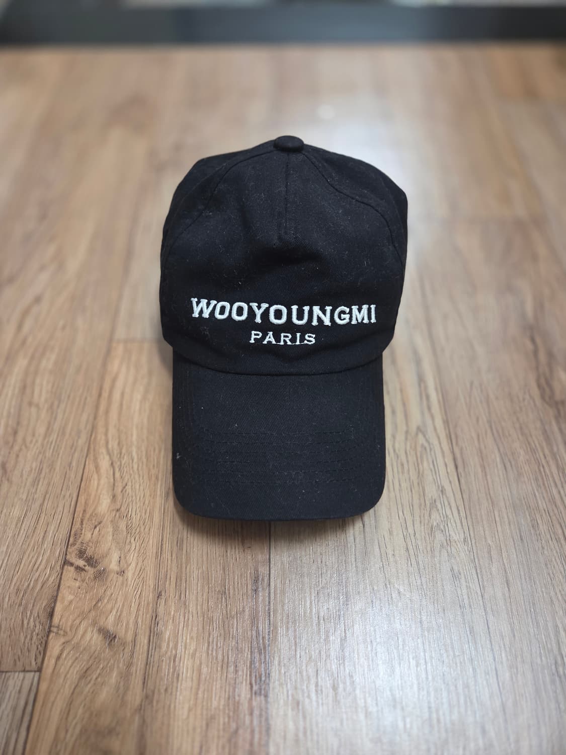 우영미 화이트 자수 로고 볼캡 블랙 상품이미지2