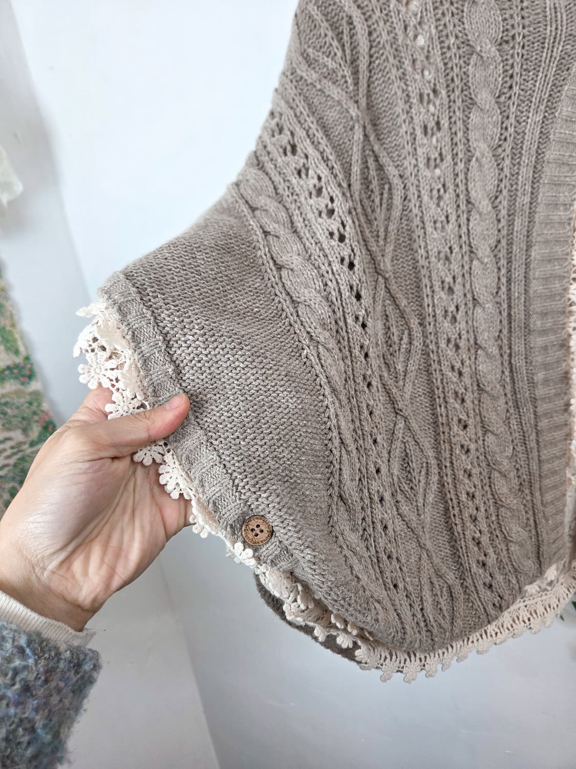 earth music 레이스 리버시블 케이프 가디건 상품이미지3