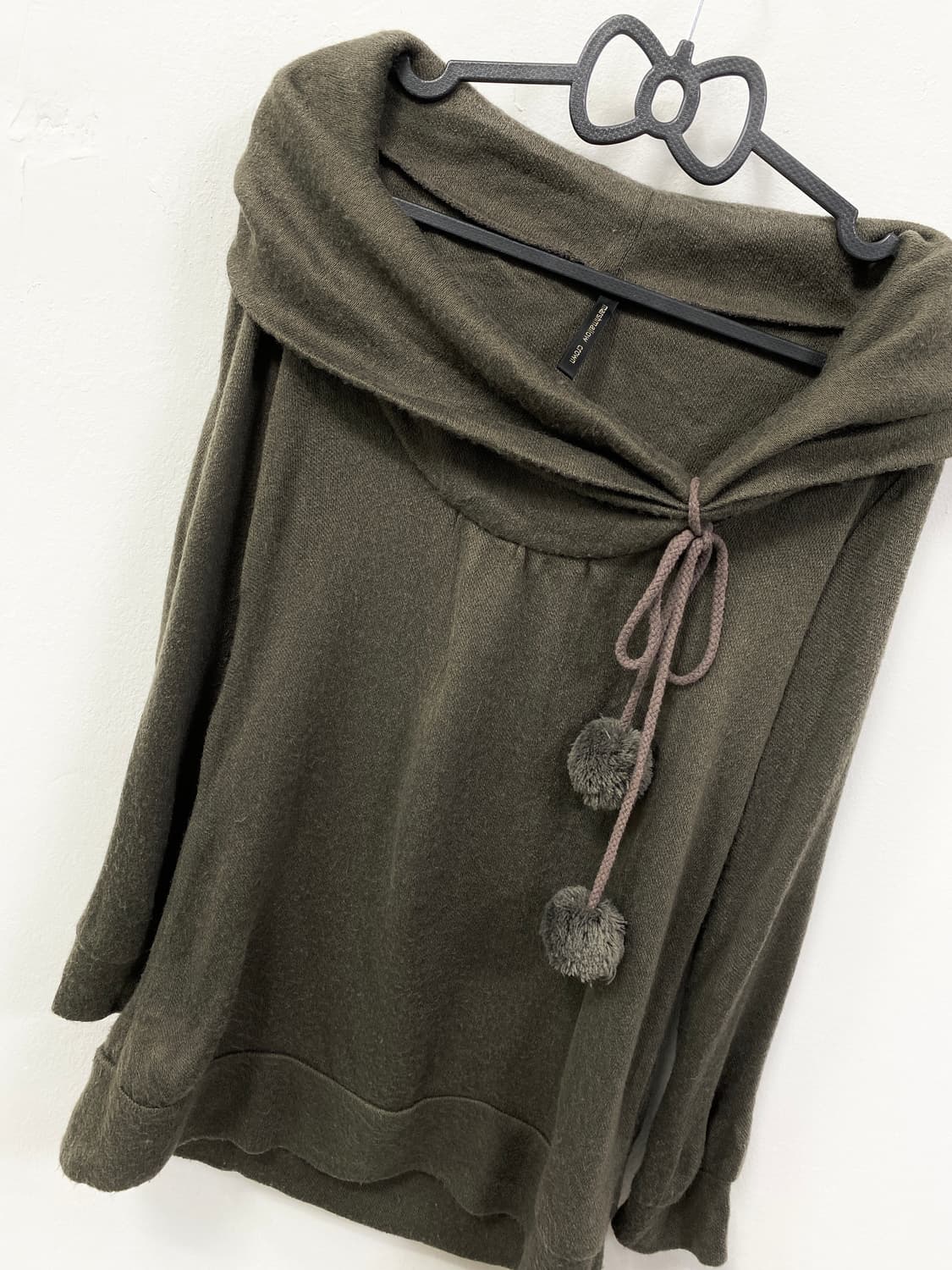 라떼갸루 코코아 폼폼이 오프숄더 니트 상품이미지7