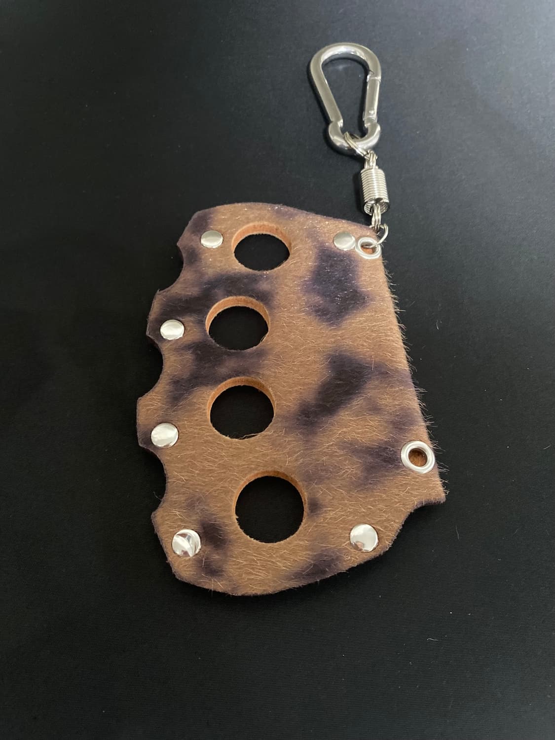 레오파드 너클 키체인 상품이미지1