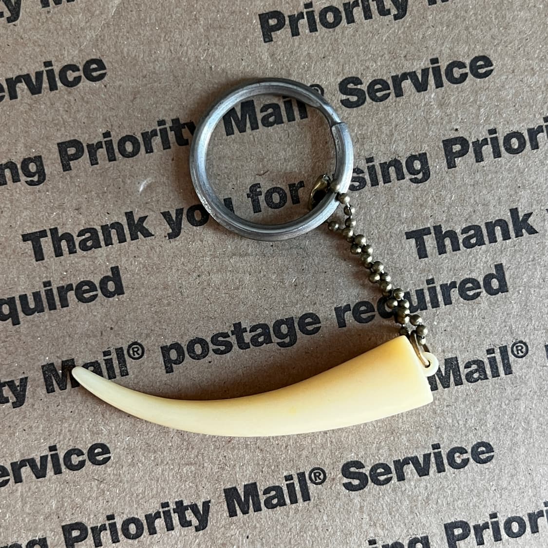 90s vtg Faux Ivory Fang Keyring 상품이미지2