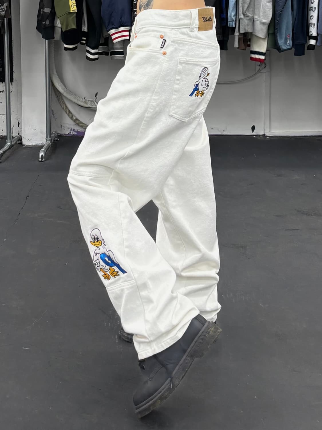 팔라스 덕 화이트 데님팬츠 상품이미지1