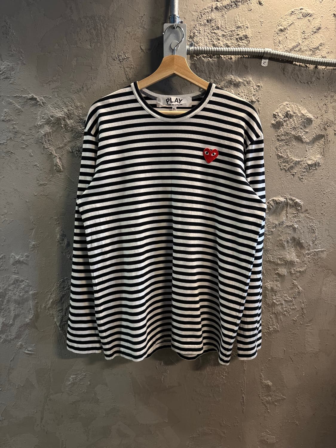 XL 꼼데가르송PLAY 스트라이프 하트 패치 긴팔 티셔츠 블랙 상품이미지1