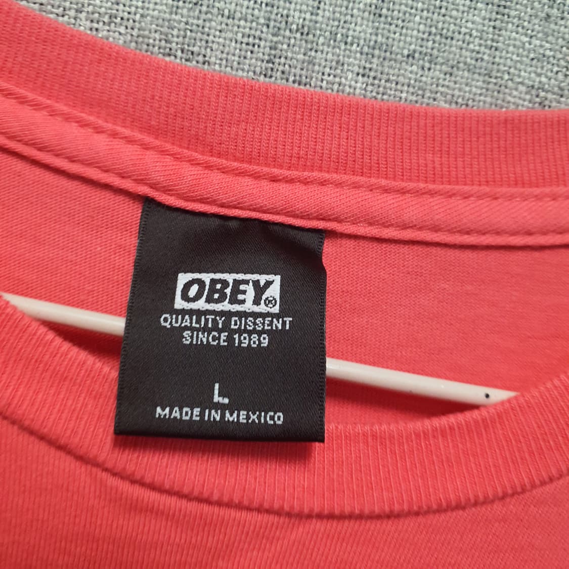 오베이 OBEY 반팔 티셔츠 코랄색  상품이미지4