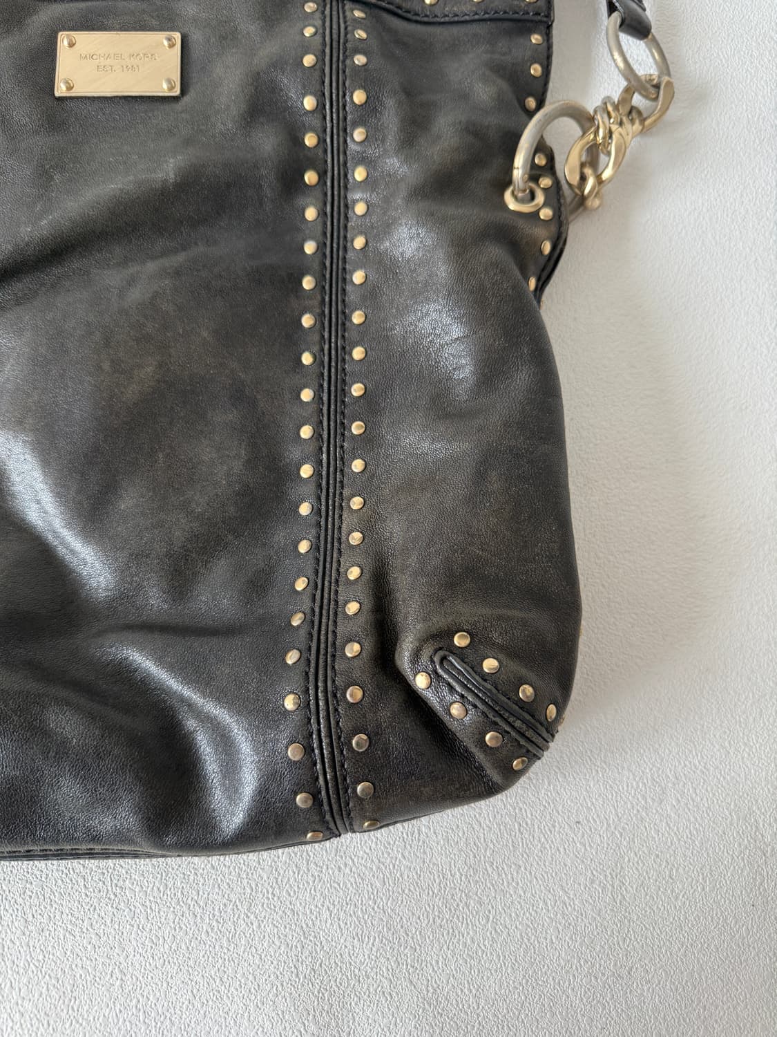 마이클코어스(MICHAEL KORS) 레더 스터드 토트 숄더백 상품이미지6