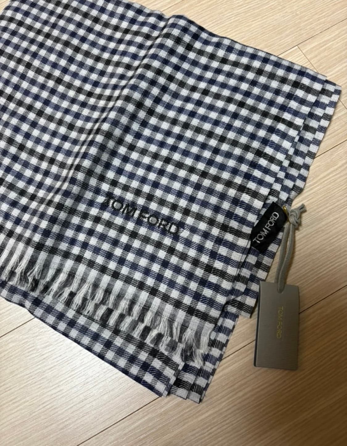 톰포드 캐시미어 체크 머플러 상품이미지2