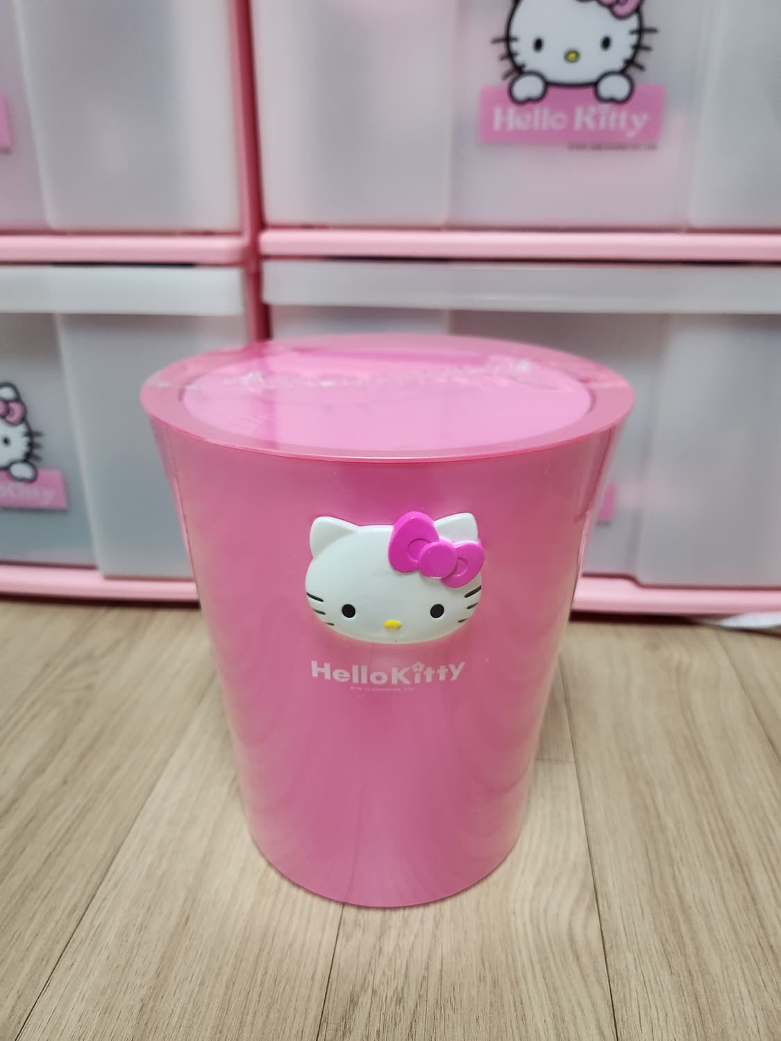 헬로키티 입체 얼굴 보관함 휴지통 상품이미지1