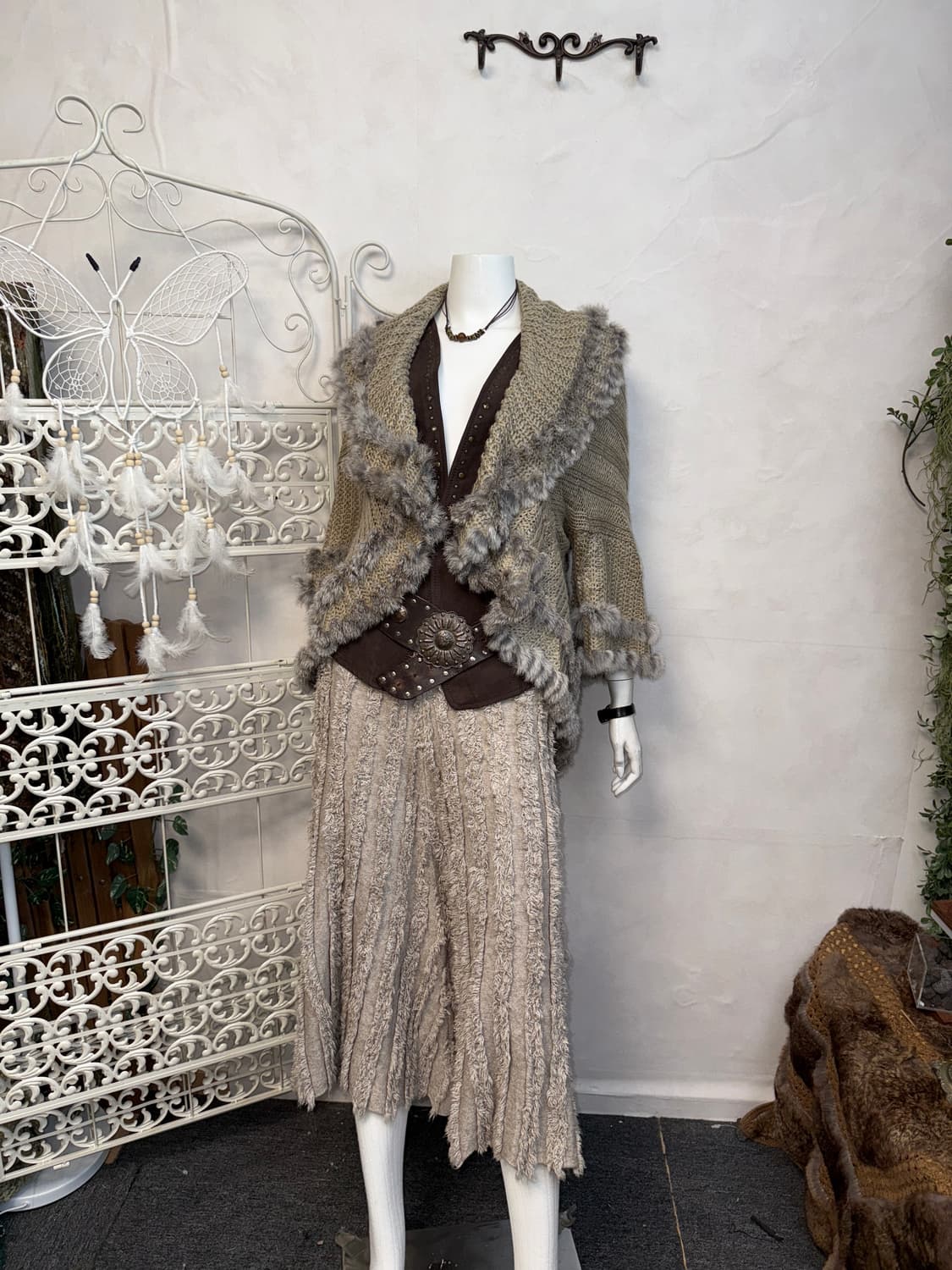 Ash beige rabbit fur trimming ruffle cd 상품이미지5
