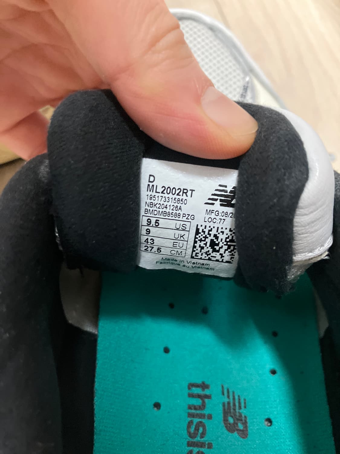 뉴발란스 디스이즈네버댓 2002R 상품이미지5