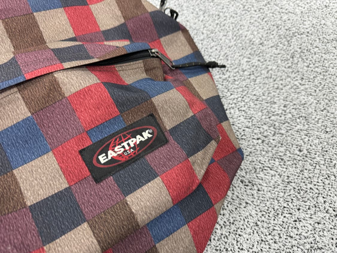 이스트팩 00s 체커보드 백팩 상품이미지4