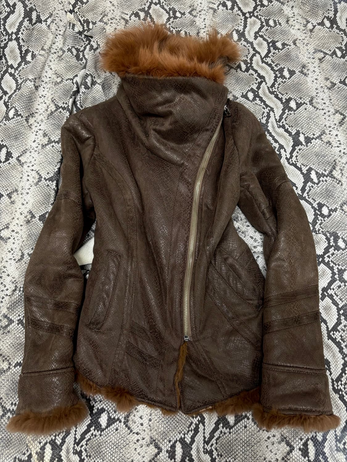 [VKEI SHALANG] High-Neck Python Fur drap 상품이미지2