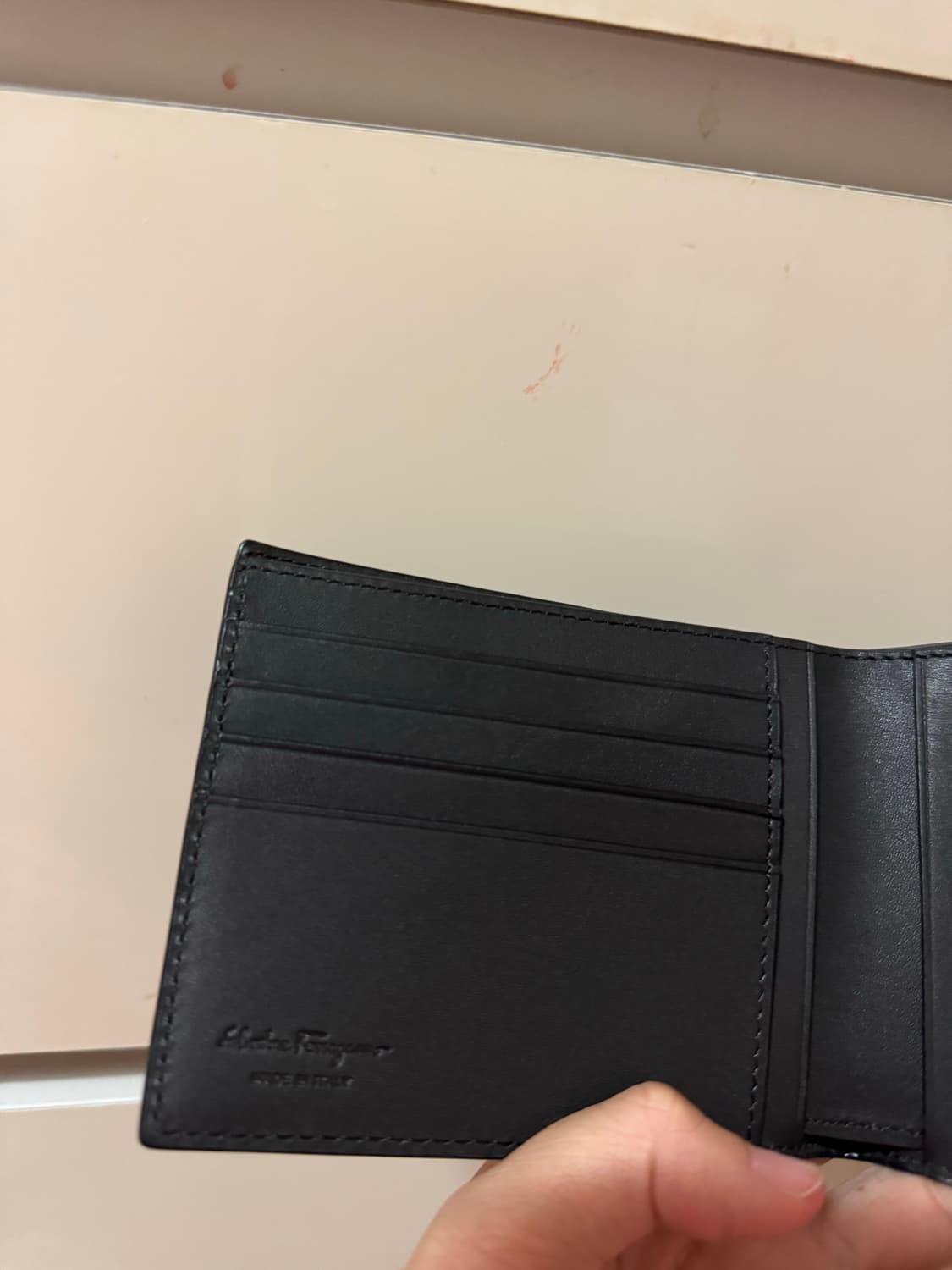 페라가모 남성 지갑 새것 상품이미지3