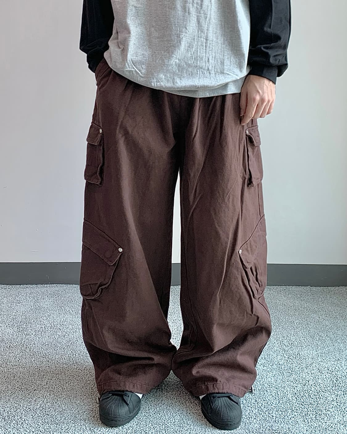 투래빗 브라운 버건디 리벳 포켓 카고 유틸리티 밴딩 와이드 커브드 팬츠 상품이미지2