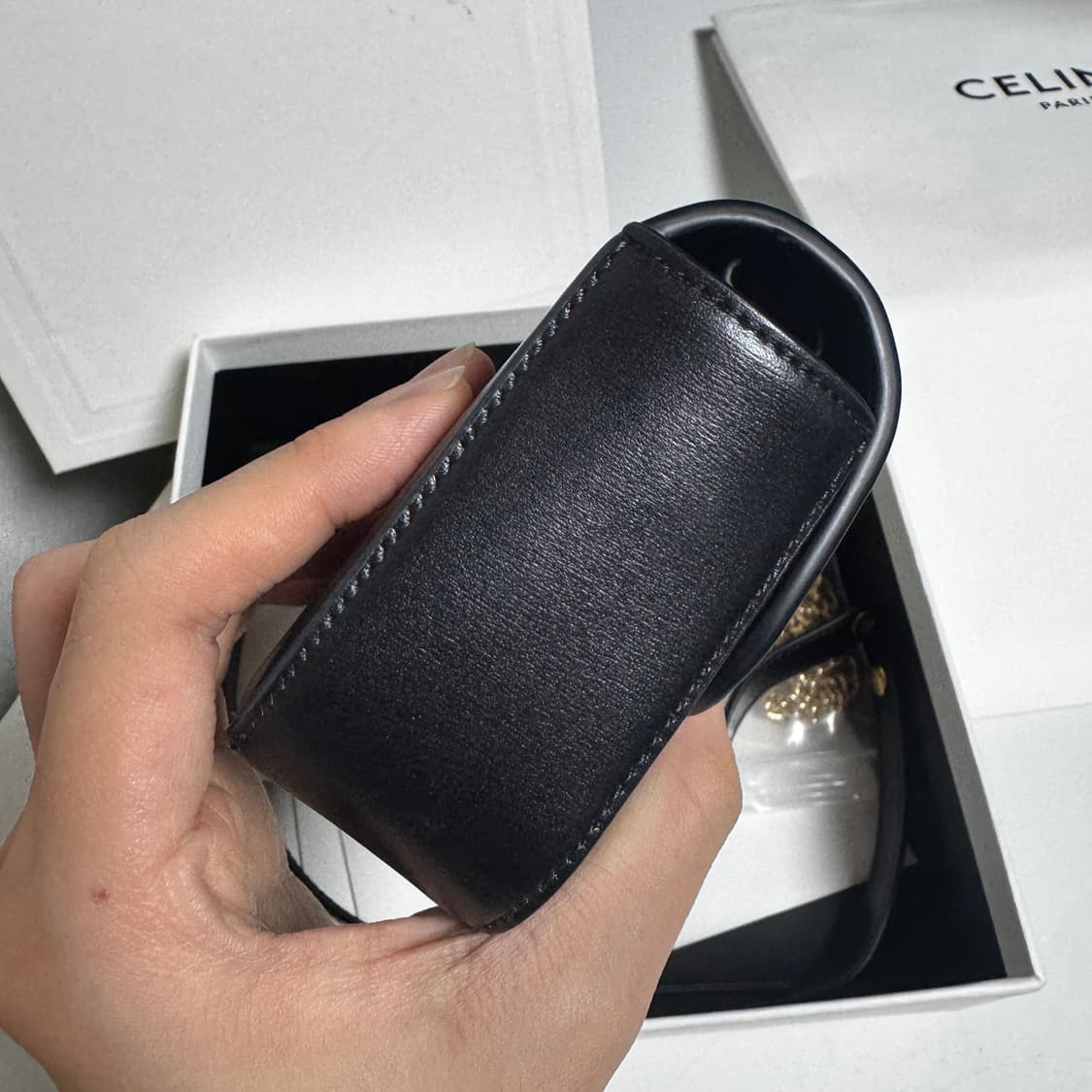 셀린느 트리오페 미니클로드 샤이니 카프스킨 상품이미지4