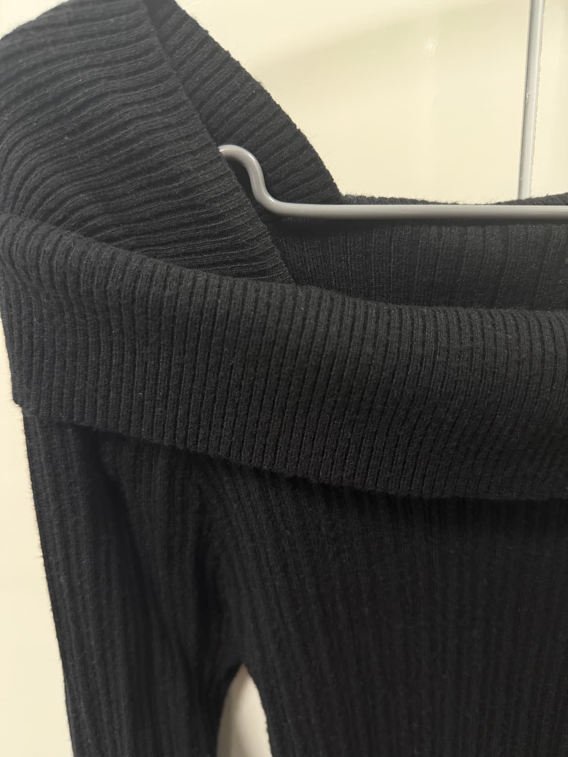 미쏘 오프숄더 니트 블랙 상품이미지2