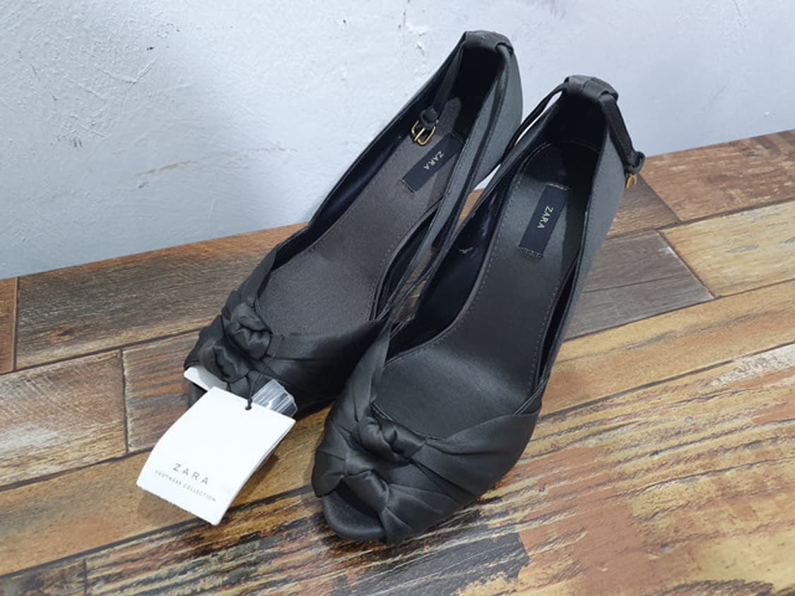 ZARA 블랙 새틴 힐 펌프스 새상품 (240MM) 상품이미지2