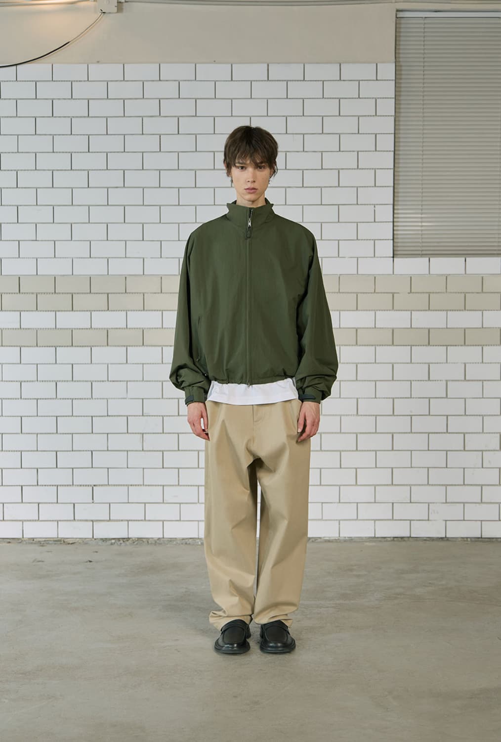 STU 레터링 윈드브레이커 카키 판매합니다 상품이미지3