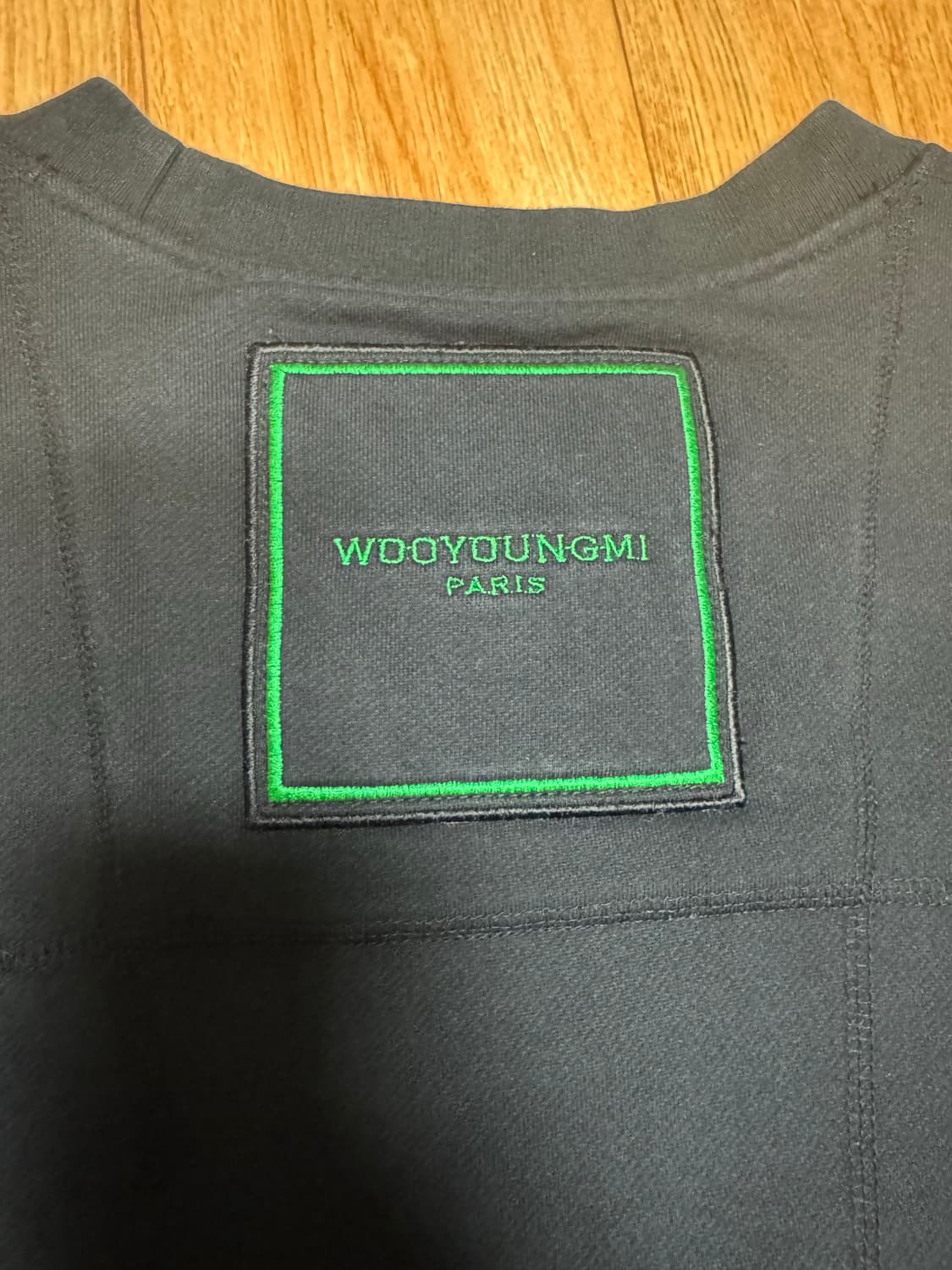 우영미 스퀘어 라벨 스웨트셔츠 블랙 - 22SS 상품이미지4